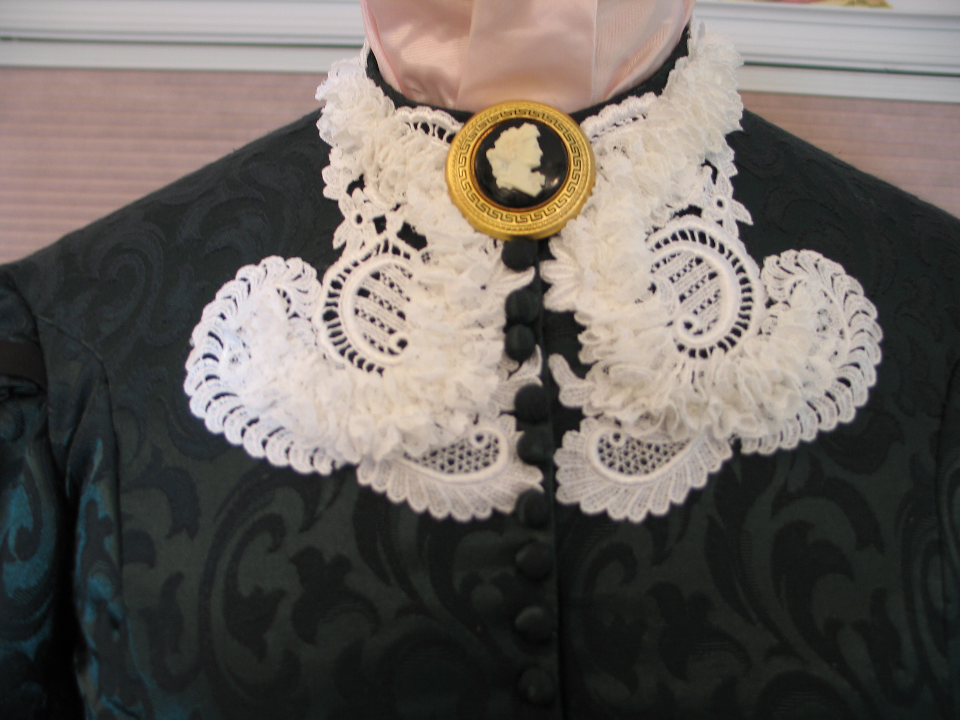 collar detail green dinner